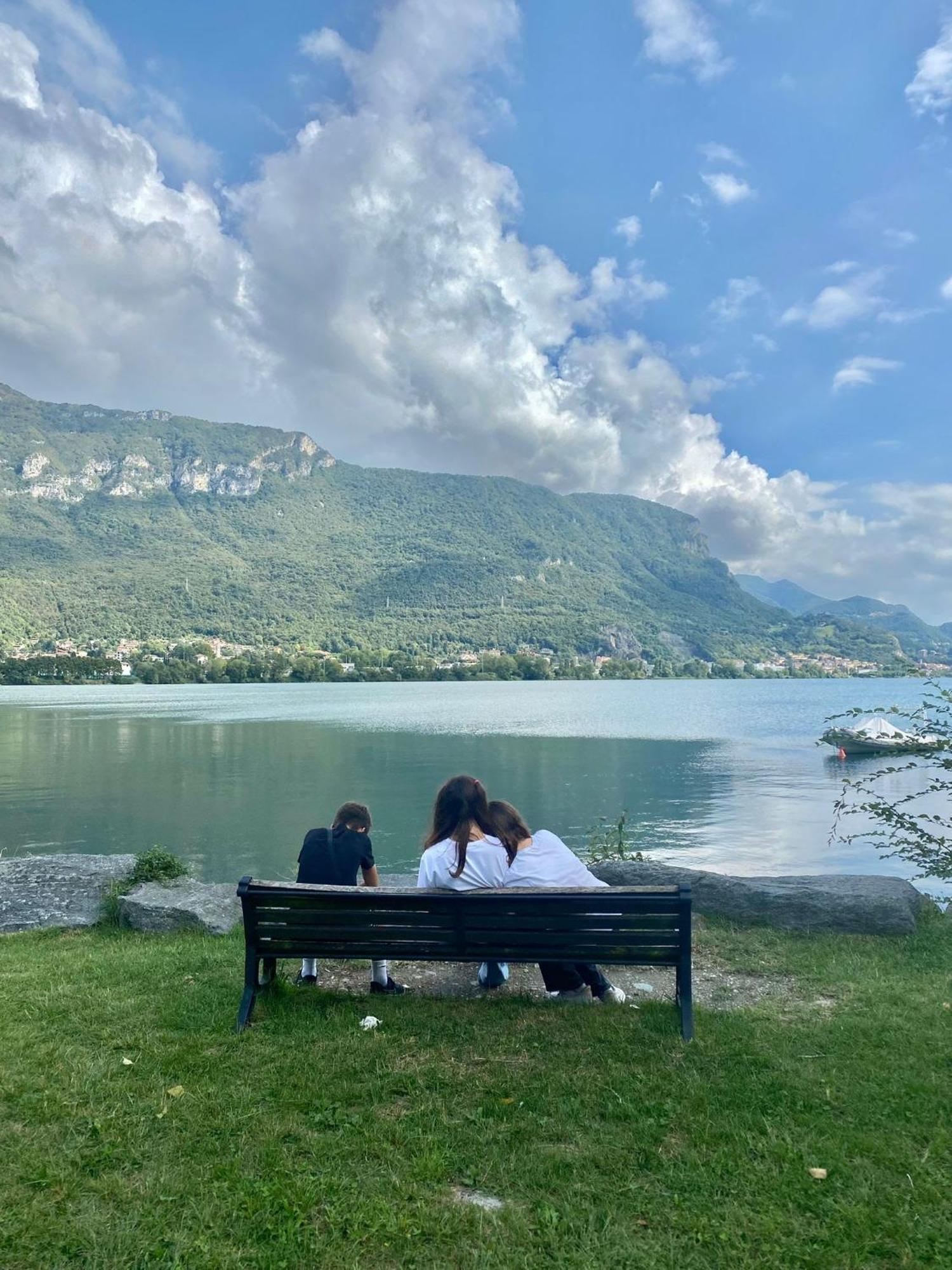 Le Rose Sul Lago Pescate エクステリア 写真