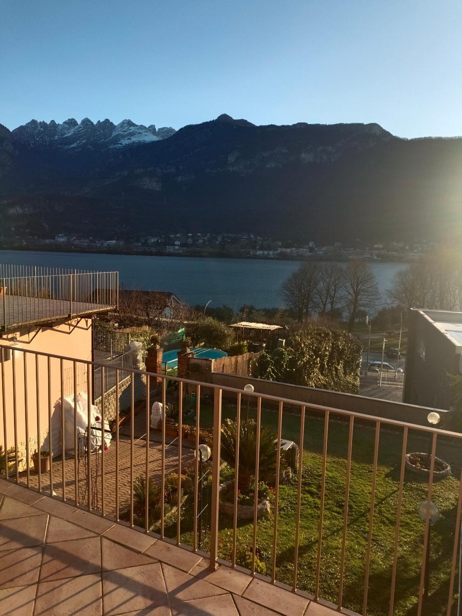 Le Rose Sul Lago Pescate エクステリア 写真